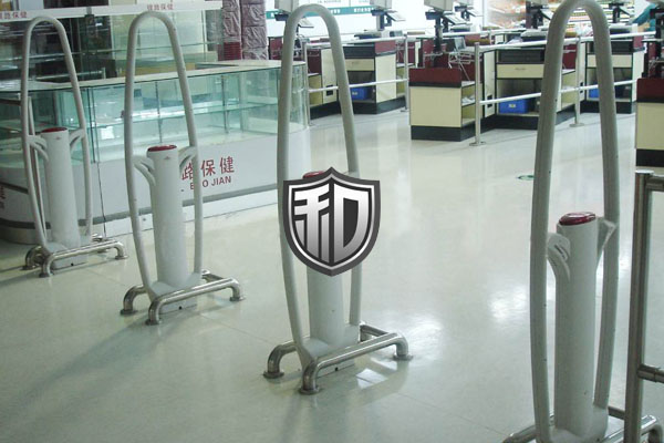 商場名牌箱包專賣店使用5支F-S3聲磁防盜器