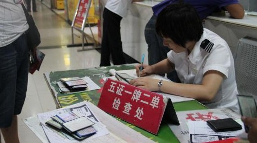 陜西兩起特大交通事故 汽車站安檢門(mén)與X光安檢機(jī)并用