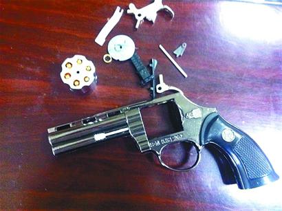 青島機場X光機掃描槍型打火機圖