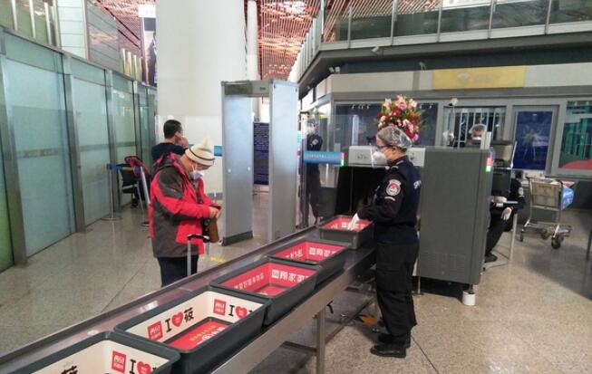 測溫安檢門：首都機場安保公司積極行動開展疫情防控工作